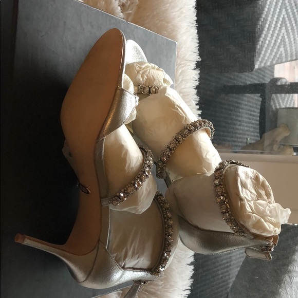 NWT. Stunning - Picture 3 of 4